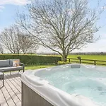 2 Bed In Great Edstone Oc-t36332