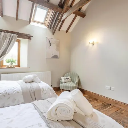 2 Bed In Great Edstone Oc-t36332